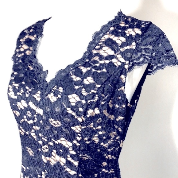 NWOT Vince Camuto Women’s Navy Blue Lace A Line Mini Dress Size 2 - Picture 2 of 11